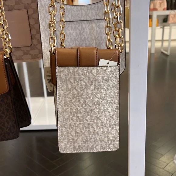Michael Kors Carmen Small Logo Smartphone Crossbody Bag
Vanilla - Picture 6 of 16